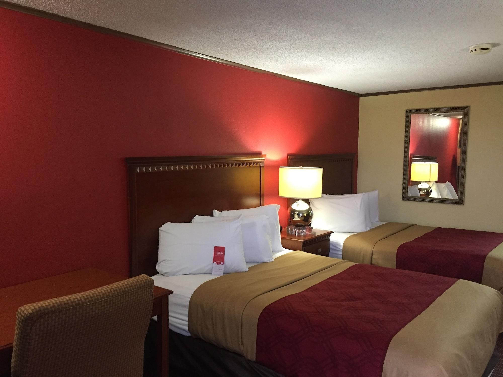 Econo Lodge Norwalk Bagian luar foto