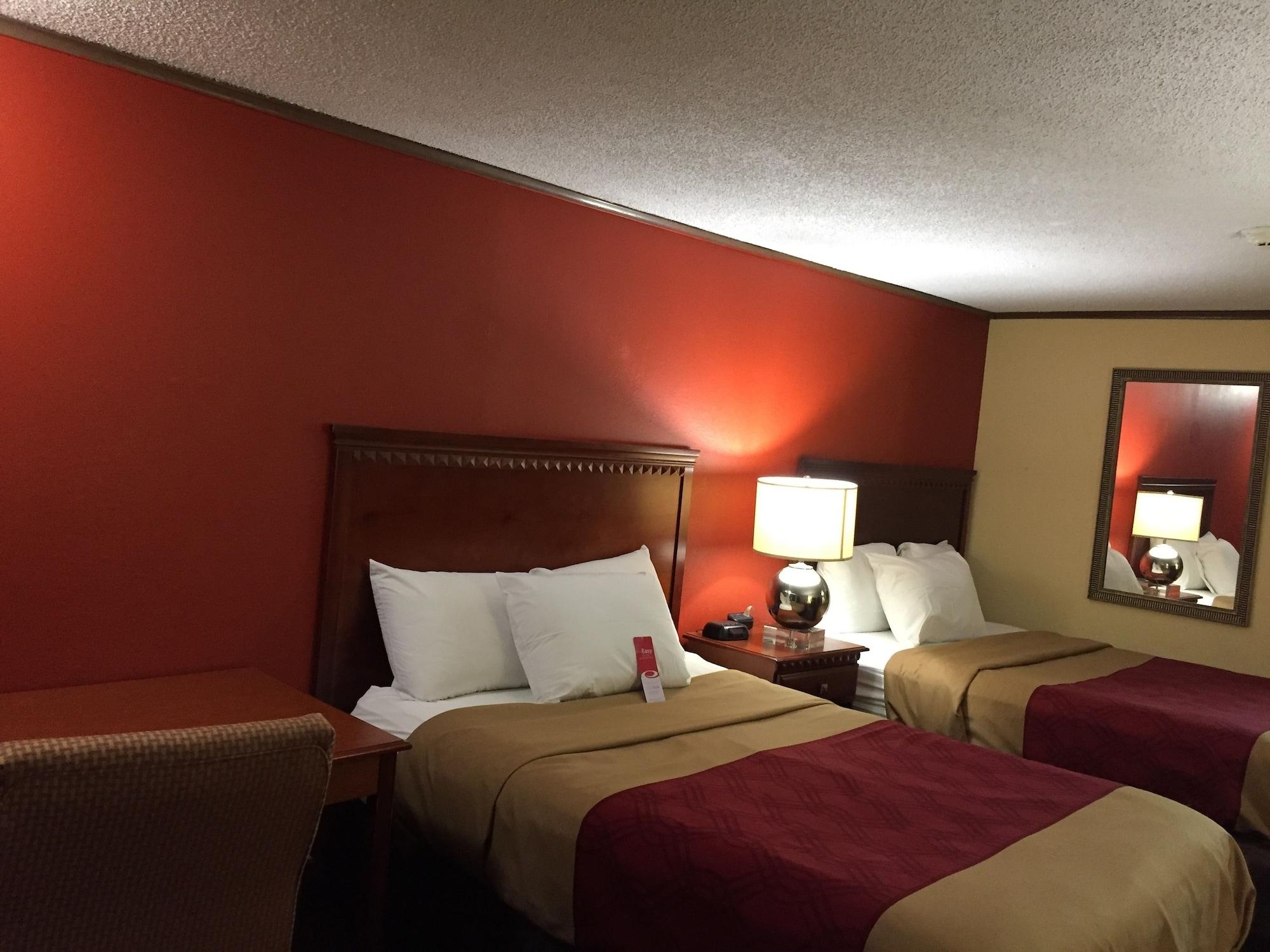 Econo Lodge Norwalk Bagian luar foto