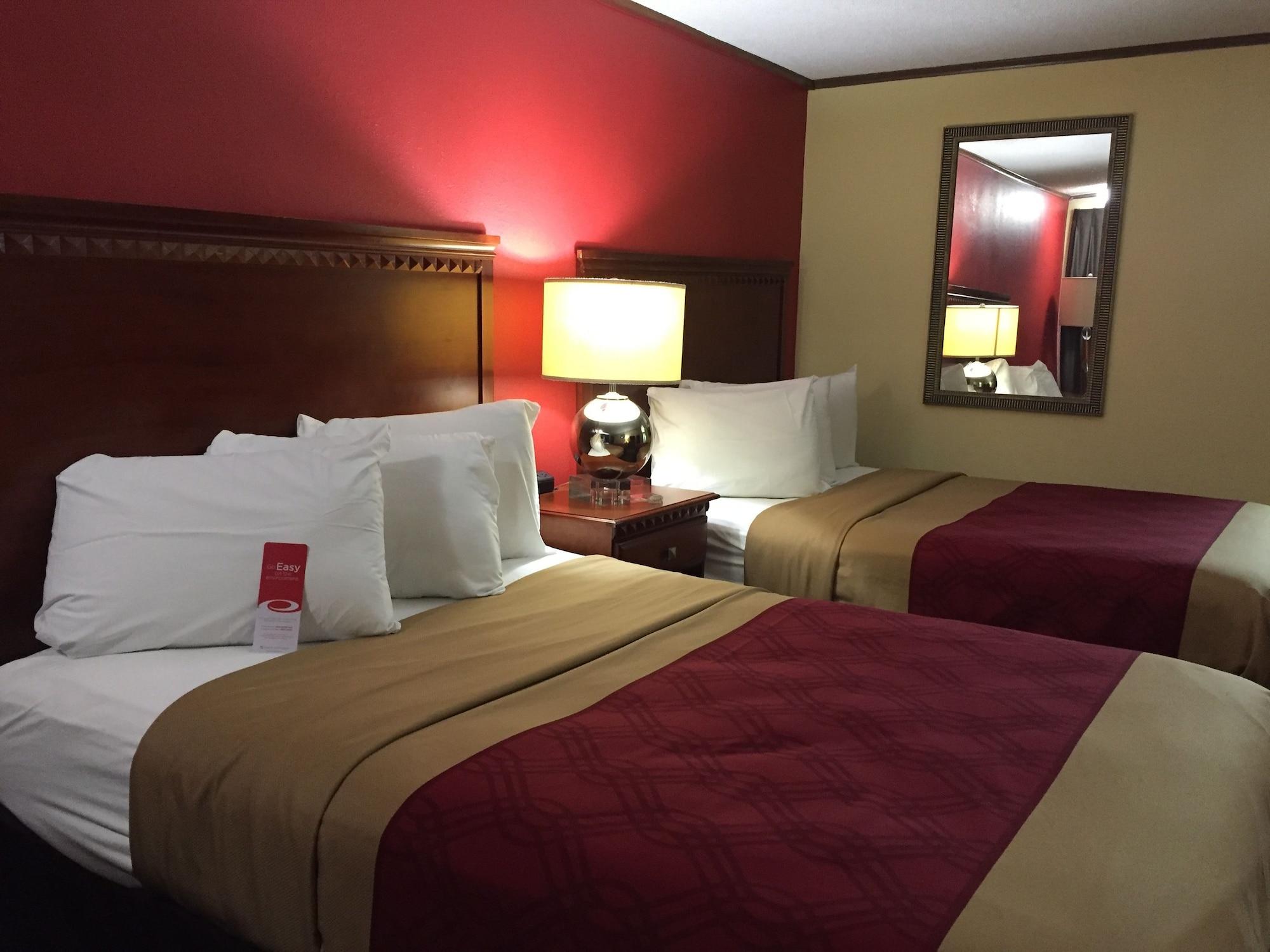 Econo Lodge Norwalk Bagian luar foto